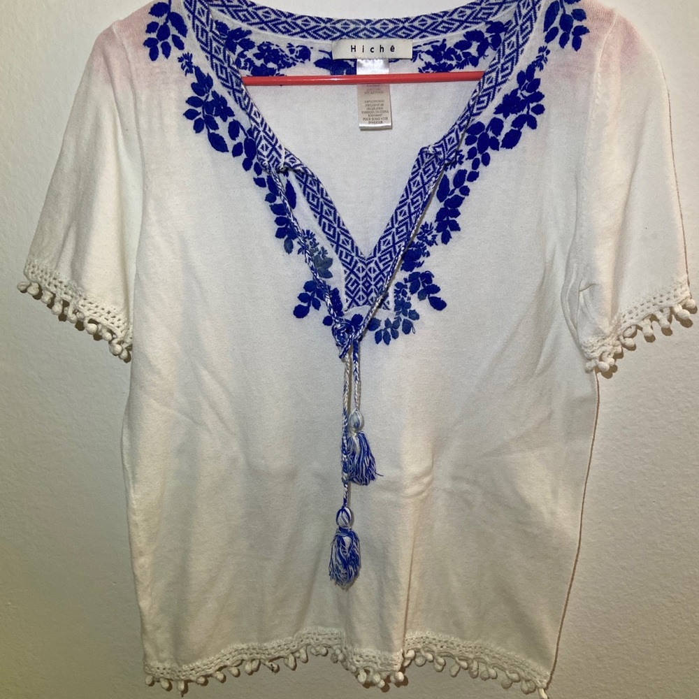 Hiche Top with Flower Embroidery